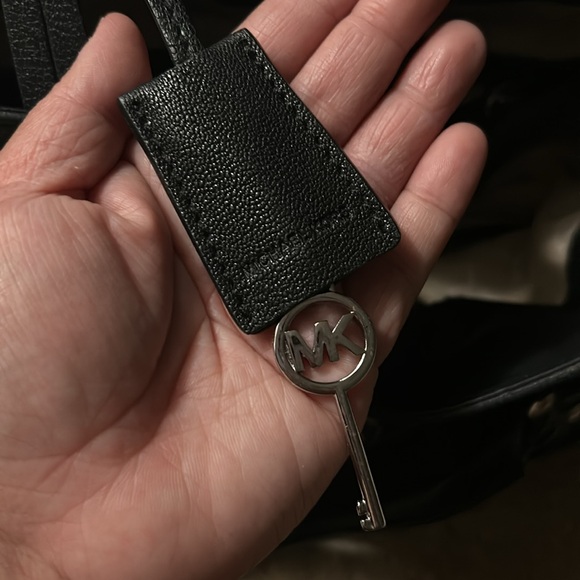 Michael Kors “Hamilton” Large Saffiano Leather Tote Bag - Picture 7 of 8